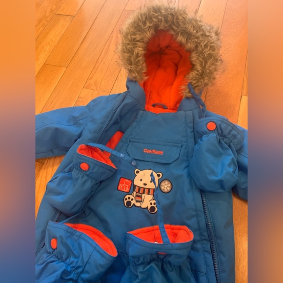Unisex Oshkosh snow suit with attachable mittens and shoes. Very warm - Picture 2 of 10